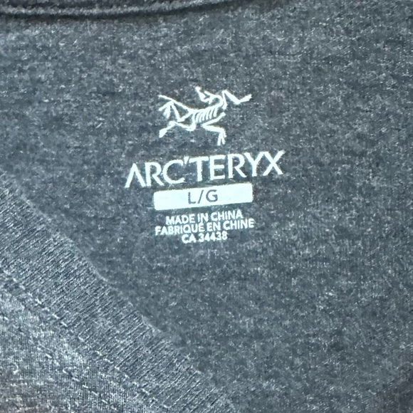 Arc'teryx Charcoal Long Sleeve Men's Tee - Picture 3 of 11